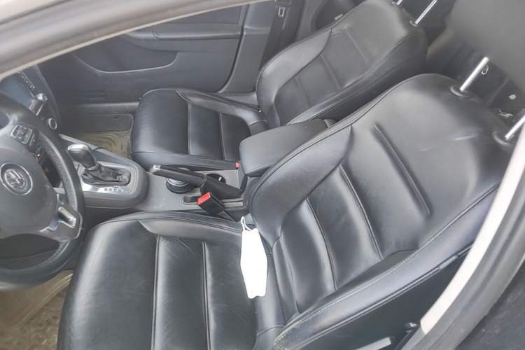 Used Volkswagen Sagitar 2012 1.4TSI Automatic Luxury Edition Left Front Seat