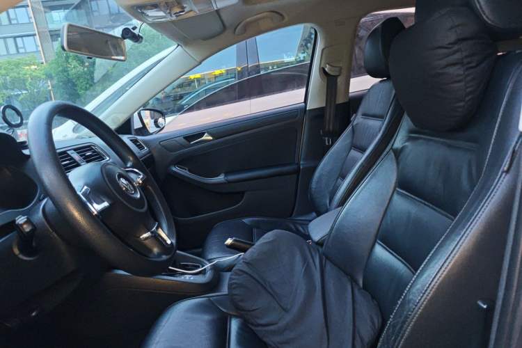 Used Volkswagen Sagitar 2012 1.6L Automatic Fashion Edition Left Front Seat