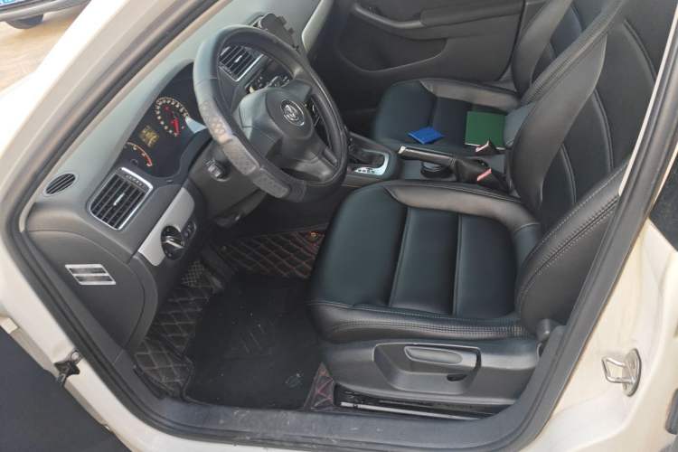 Used Volkswagen Sagitar 2012 1.6L Automatic Comfort Edition Left Front Seat