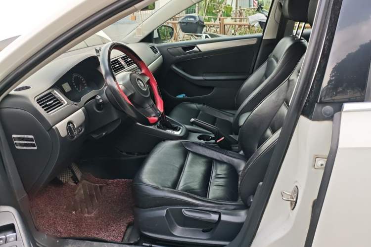 Used Volkswagen Sagitar 2012 1.6L Automatic Comfort Edition Left Front Seat