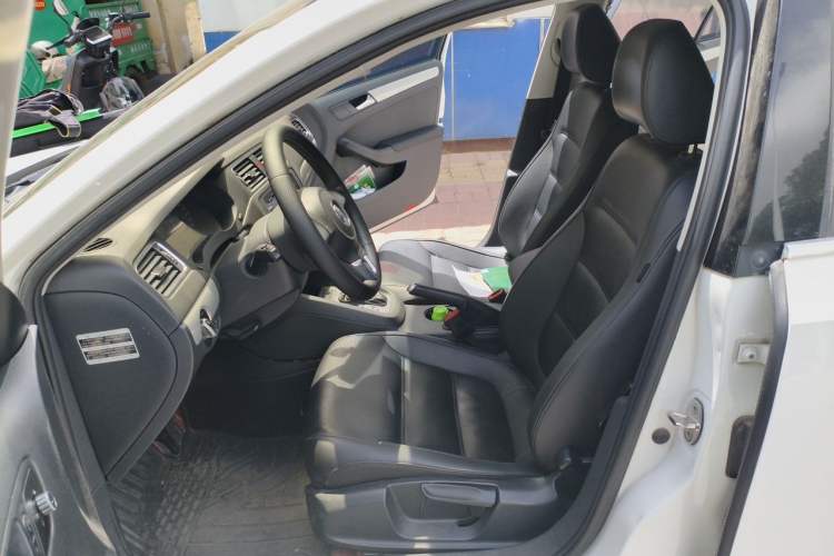 Used Volkswagen Sagitar 2012 1.6L Automatic Comfort Edition Left Front Seat