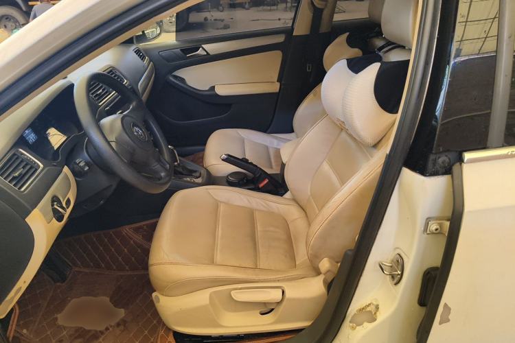 Used Volkswagen Sagitar 2012 1.6L Automatic Comfort Edition Left Front Seat