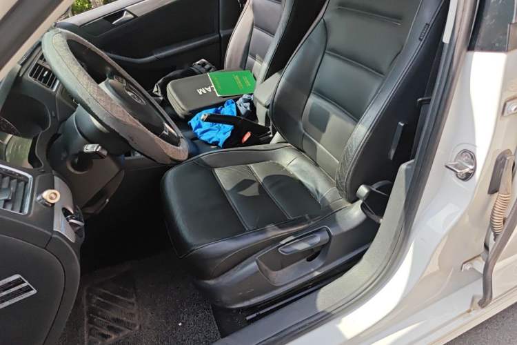 Used Volkswagen Sagitar 2012 1.4TSI Manual Luxury Model Left Front Seat