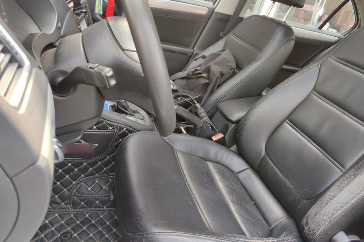 Used Volkswagen Sagitar 2012 1.6L Automatic Comfort Edition Left Front Seat