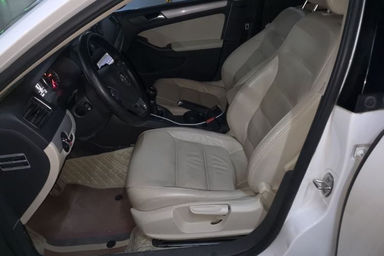 Used Volkswagen Sagitar 2012 1.4TSI Manual Luxury Model Left Front Seat