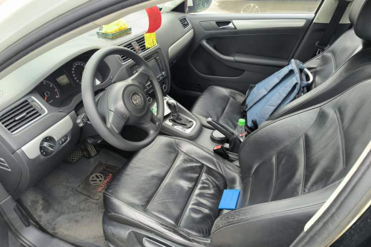 Used Volkswagen Sagitar 2012 1.6L Automatic Comfort Edition Left Front Seat