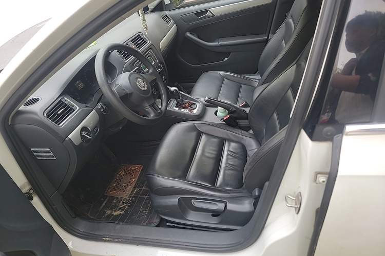 Used Volkswagen Sagitar 2012 1.6L Automatic Comfort Edition Left Front Seat