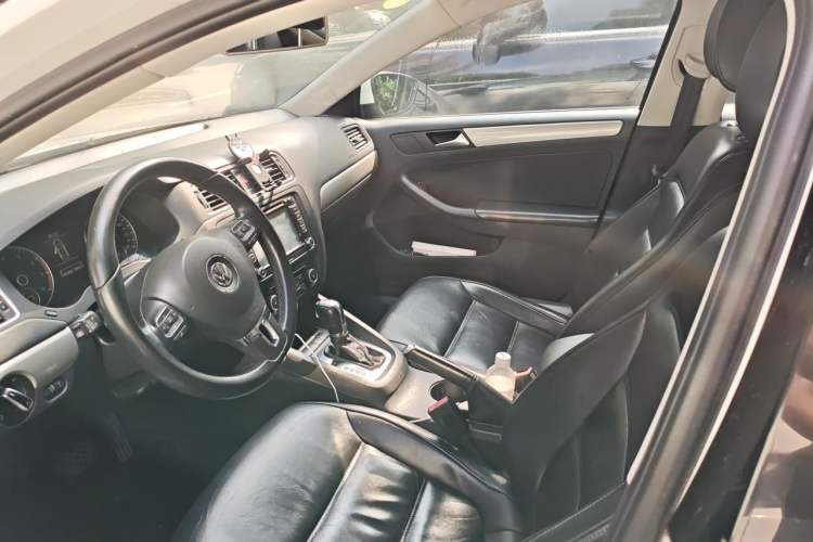 Used Volkswagen Sagitar 2012 1.4TSI Automatic Luxury Edition Left Front Seat