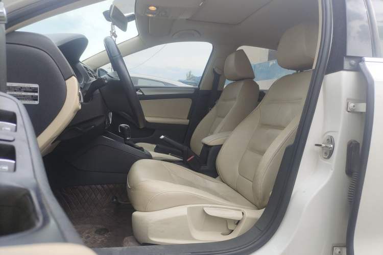 Used Volkswagen Sagitar 2012 1.4TSI Automatic Luxury Edition Left Front Seat