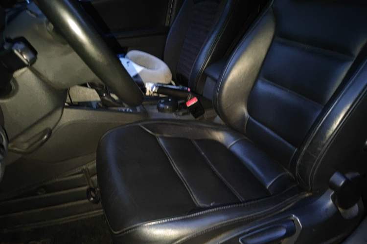 Used Volkswagen Sagitar 2012 1.4TSI Automatic Luxury Edition Left Front Seat