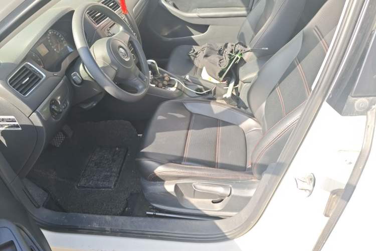 Used Volkswagen Sagitar 2012 1.6L Automatic Fashion Edition Left Front Seat