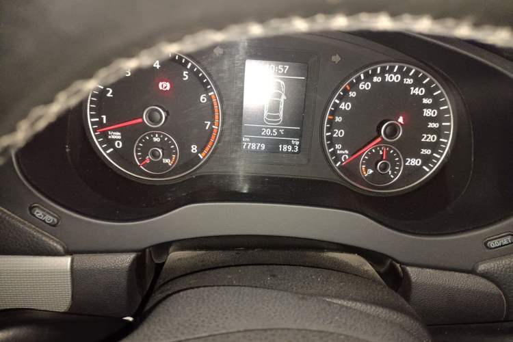 Used Volkswagen Sagitar 2012 1.4TSI Manual Luxury Model Odometer Close Up