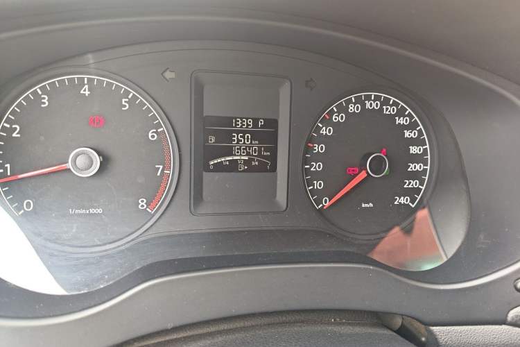 Used Volkswagen Sagitar 2012 1.6L Automatic Comfort Edition Odometer Close Up