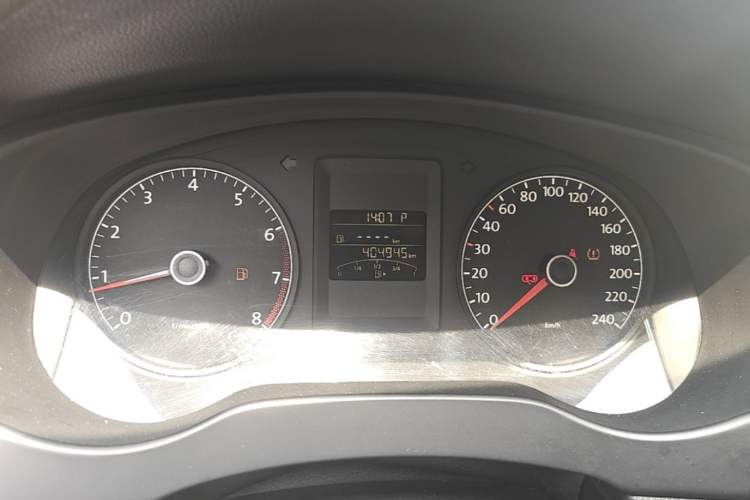 Used Volkswagen Sagitar 2012 1.6L Automatic Comfort Edition Odometer Close Up