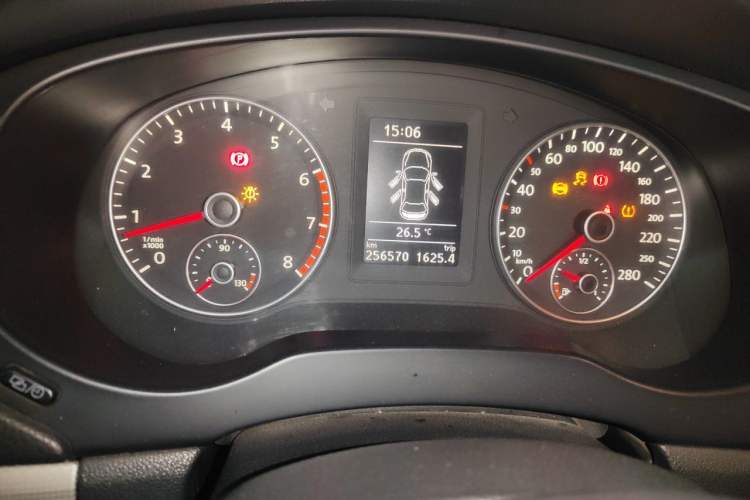 Used Volkswagen Sagitar 2012 1.4TSI Manual Luxury Model Odometer Close Up