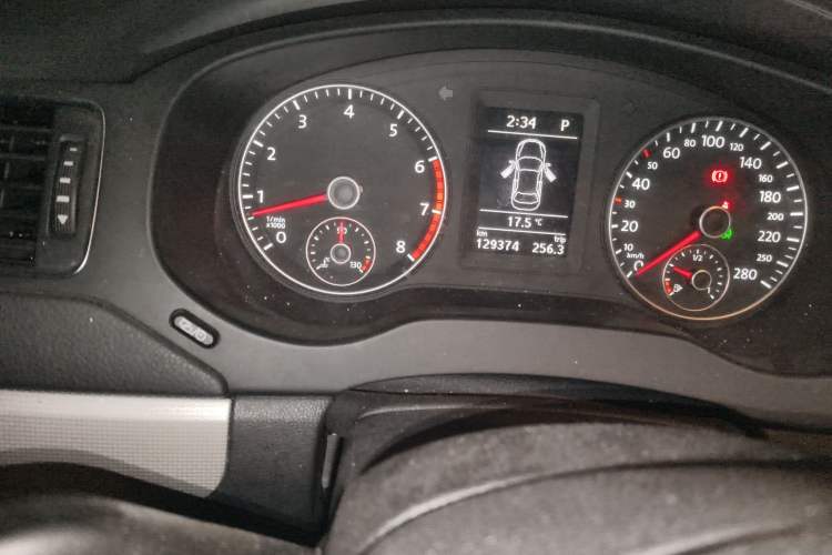 Used Volkswagen Sagitar 2012 1.4TSI Automatic Luxury Edition Odometer Close Up