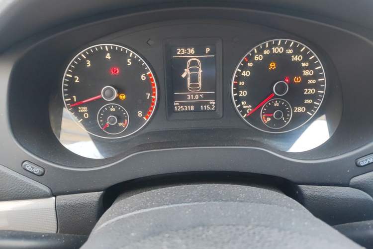 Used Volkswagen Sagitar 2012 1.4TSI Automatic Luxury Edition Odometer Close Up
