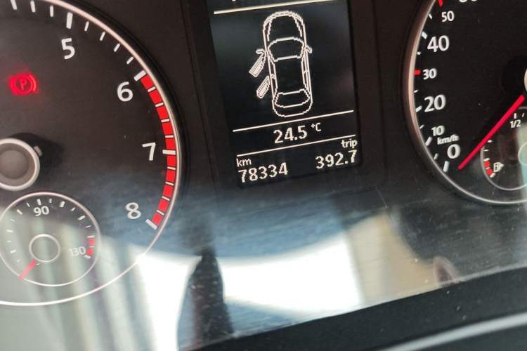 Used Volkswagen Sagitar 2012 1.4TSI Automatic Luxury Edition Odometer Close Up