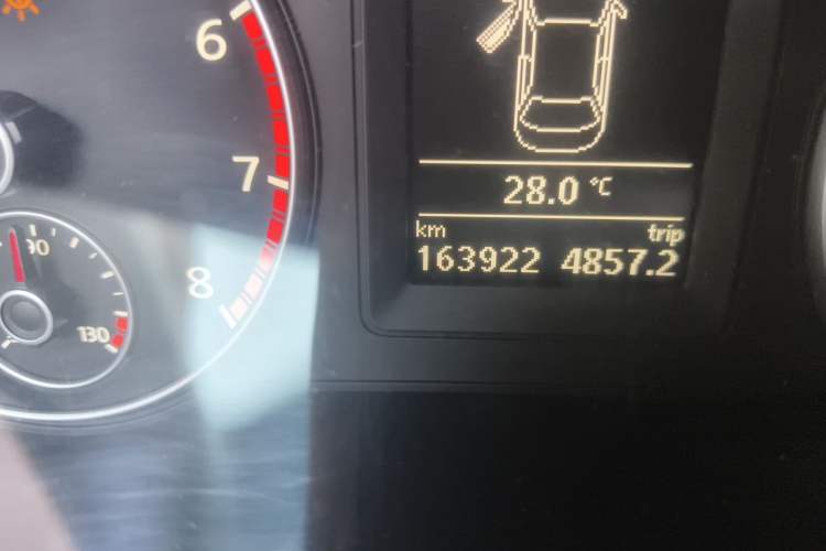 Used Volkswagen Sagitar 2012 1.4TSI Automatic Flagship Edition Odometer Close Up