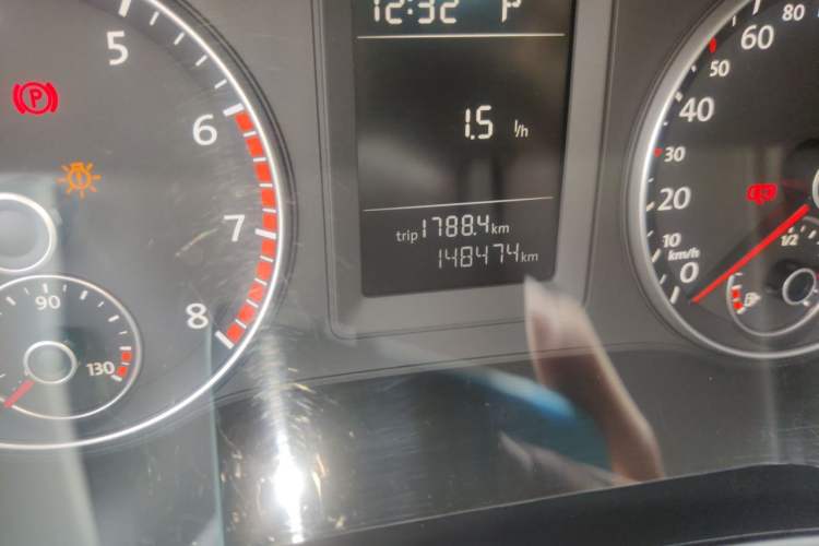 Used Volkswagen Sagitar 2012 1.4TSI Automatic Fashion Edition Odometer Close Up