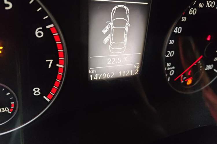 Used Volkswagen Sagitar 2012 1.4TSI Manual Luxury Model Odometer Close Up