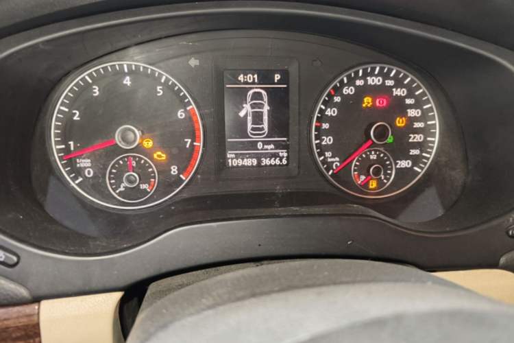 Used Volkswagen Sagitar 2012 1.8TSI Automatic Flagship Edition Odometer Close Up