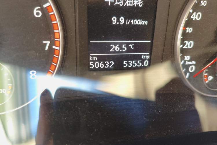 Used Volkswagen Sagitar 2012 1.4TSI Automatic Luxury Edition Odometer Close Up