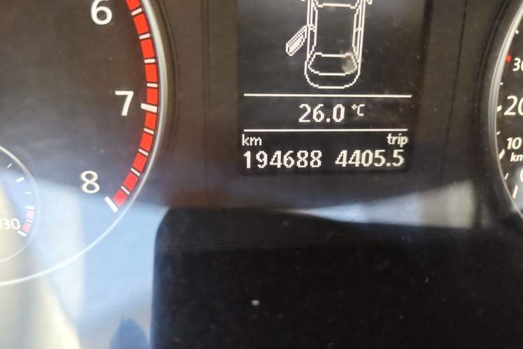 Used Volkswagen Sagitar 2012 1.4TSI Automatic Flagship Edition Odometer Close Up