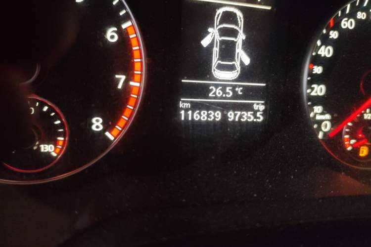 Used Volkswagen Sagitar 2012 1.4TSI Automatic Luxury Edition Odometer Close Up