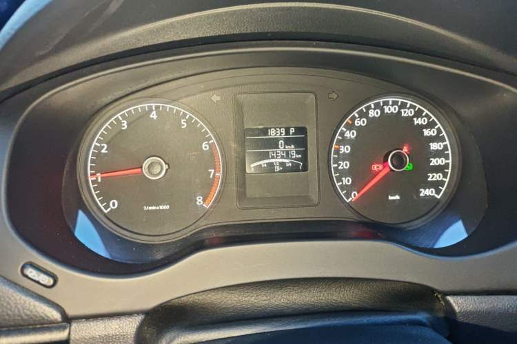 Used Volkswagen Sagitar 2012 1.6L Automatic Fashion Edition Odometer Close Up