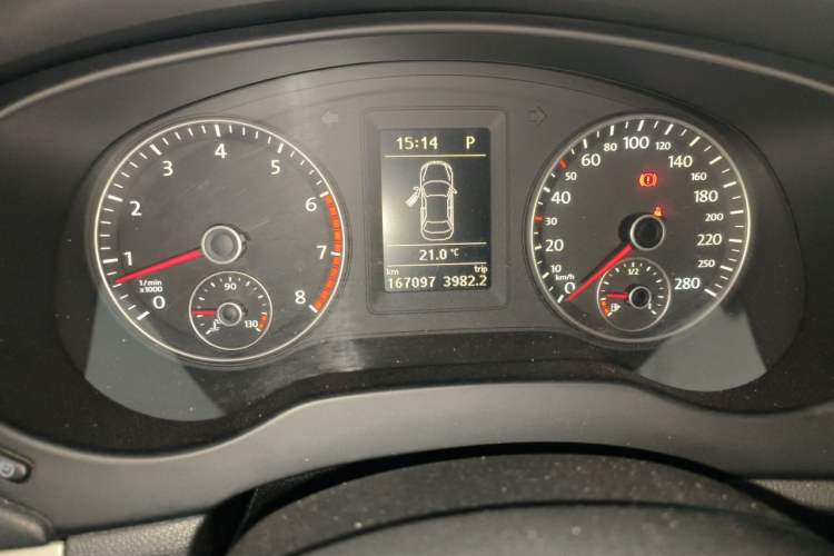 Used Volkswagen Sagitar 2012 1.4TSI Automatic Luxury Edition Odometer Close Up