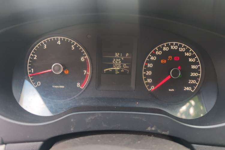 Used Volkswagen Sagitar 2012 1.6L Automatic Comfort Edition Odometer Close Up