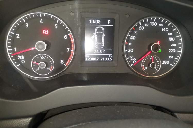 Used Volkswagen Sagitar 2012 1.4TSI Automatic Luxury Edition Odometer Close Up