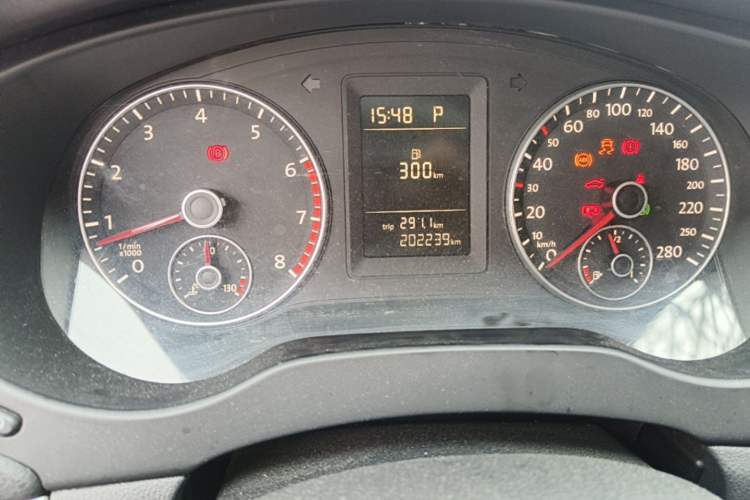 Used Volkswagen Sagitar 2012 1.4TSI Automatic Fashion Edition Odometer Close Up