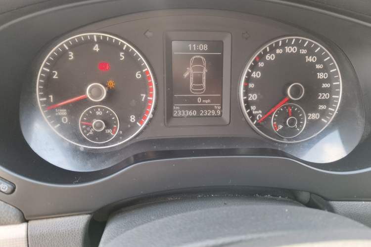 Used Volkswagen Sagitar 2012 1.4TSI Manual Luxury Model Odometer Close Up
