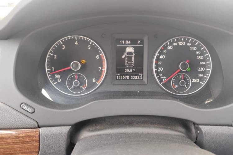Used Volkswagen Sagitar 2012 1.4TSI Automatic Luxury Edition Odometer Close Up