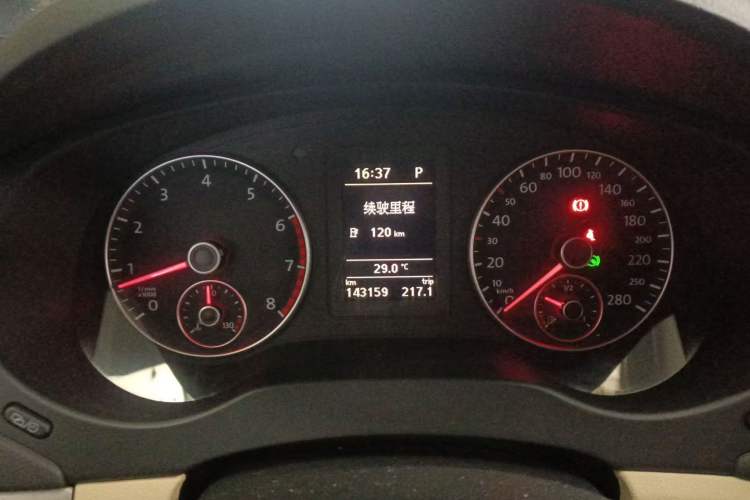 Used Volkswagen Sagitar 2012 1.4TSI Automatic Luxury Edition Odometer Close Up