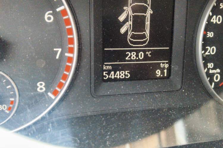 Used Volkswagen Sagitar 2012 1.4TSI Manual Luxury Model Odometer Close Up