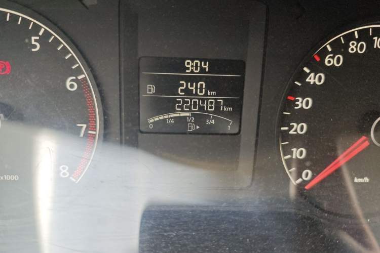 Used Volkswagen Sagitar 2012 1.6L Manual Comfort Model Odometer Close Up