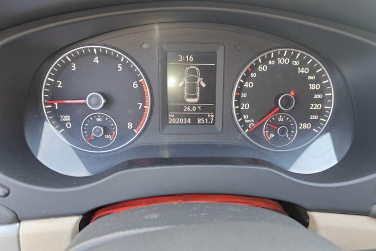Used Volkswagen Sagitar 2012 1.4TSI Manual Luxury Model Odometer Close Up