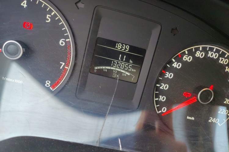 Used Volkswagen Sagitar 2012 1.6L Manual Comfort Model Odometer Close Up