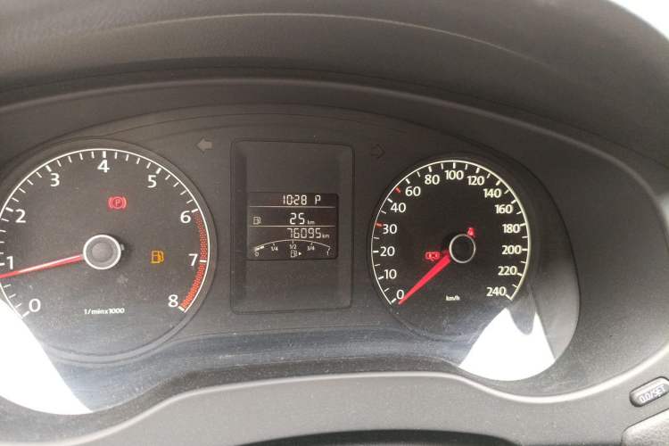 Used Volkswagen Sagitar 2012 1.6L Automatic Comfort Edition Odometer Close Up