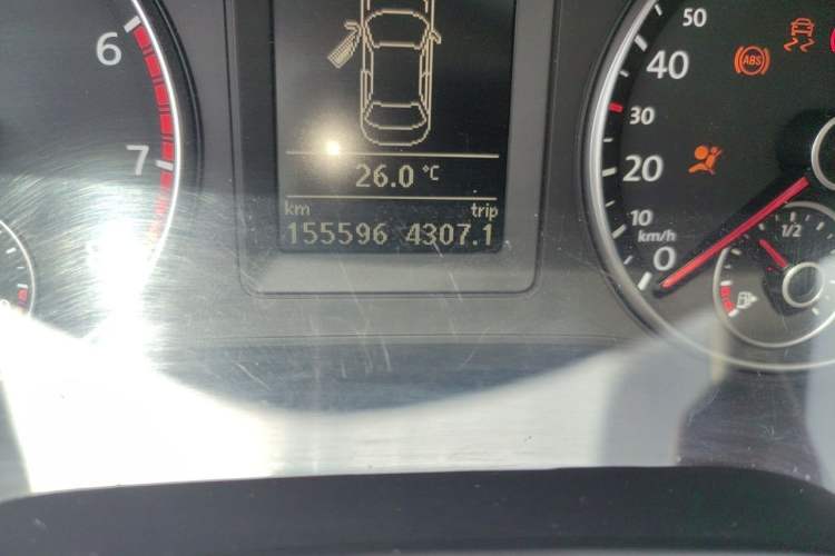 Used Volkswagen Sagitar 2012 1.8TSI Automatic Flagship Edition Odometer Close Up