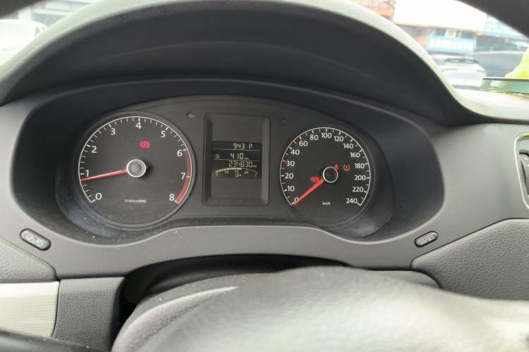 Used Volkswagen Sagitar 2012 1.6L Automatic Comfort Edition Odometer Close Up