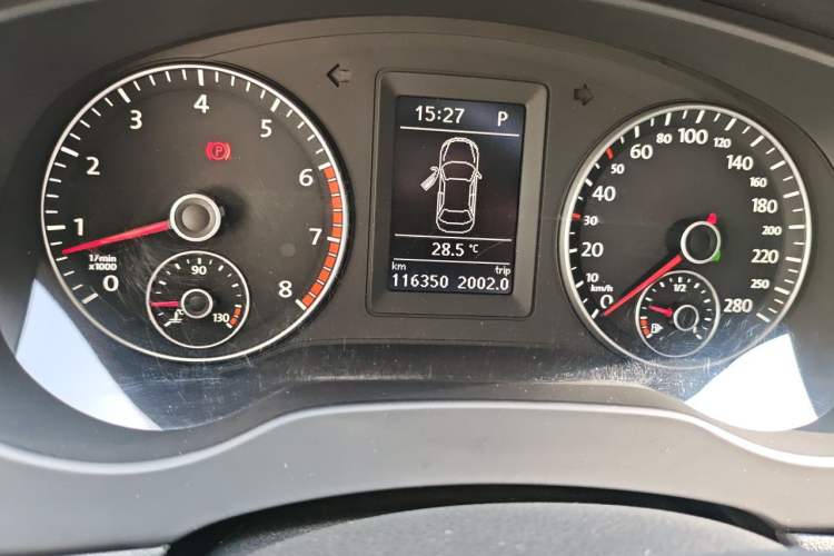 Used Volkswagen Sagitar 2012 1.4TSI Automatic Luxury Edition Odometer Close Up