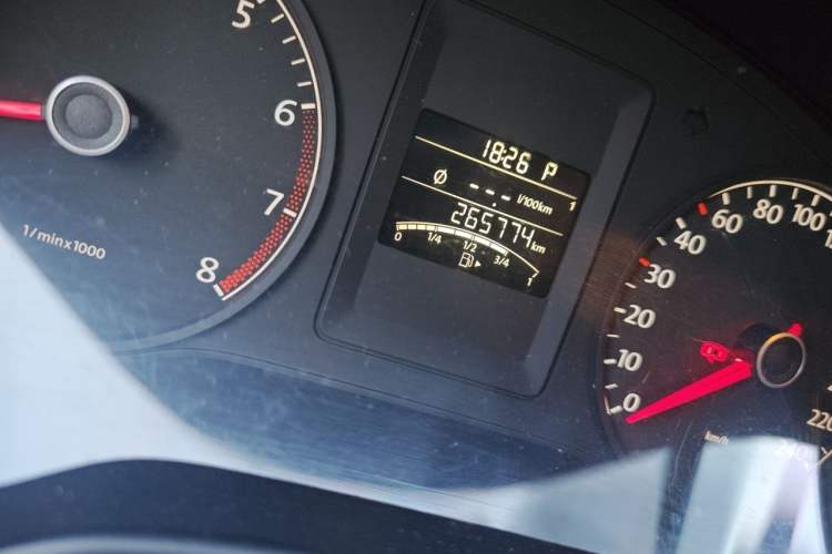 Used Volkswagen Sagitar 2012 1.6L Automatic Fashion Edition Odometer Close Up