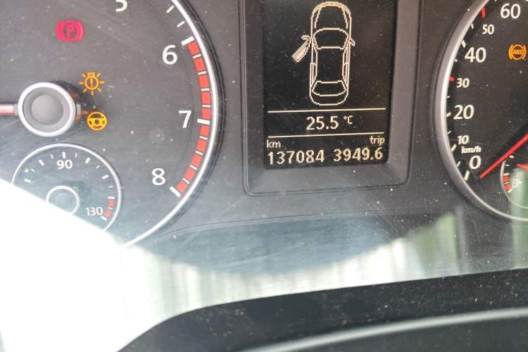 Used Volkswagen Sagitar 2012 1.8TSI Automatic Flagship Edition Odometer Close Up