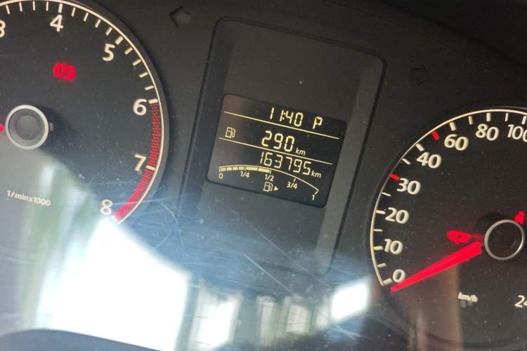 Used Volkswagen Sagitar 2012 1.6L Automatic Fashion Edition Odometer Close Up