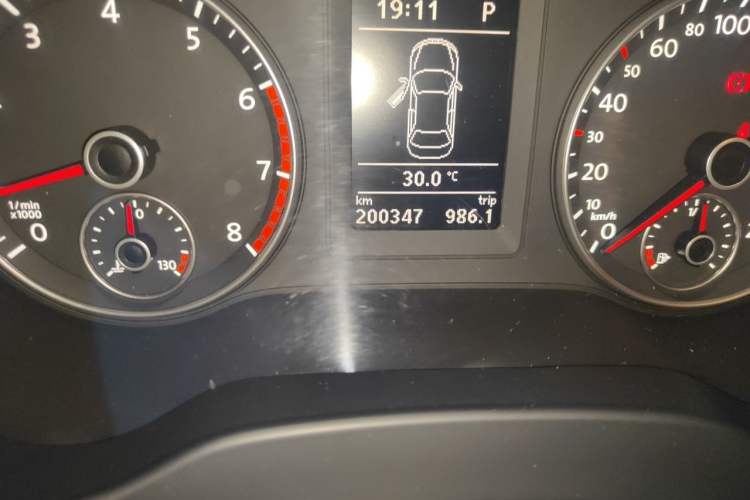 Used Volkswagen Sagitar 2012 1.4TSI Automatic Luxury Edition Odometer Close Up