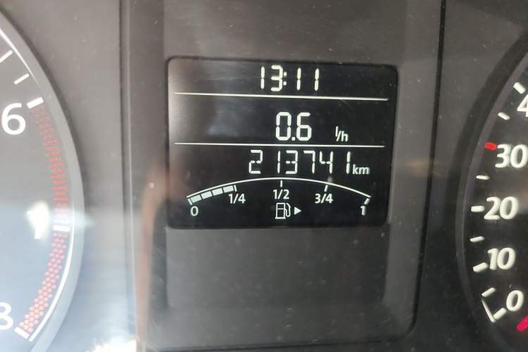 Used Volkswagen Sagitar 2012 1.6L Manual Comfort Model Odometer Close Up